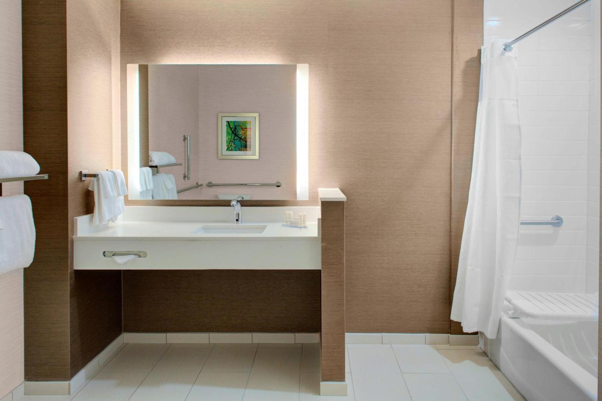 Fairfield Inn & Suites By Marriott Bakersfield North/Airport Buitenkant foto